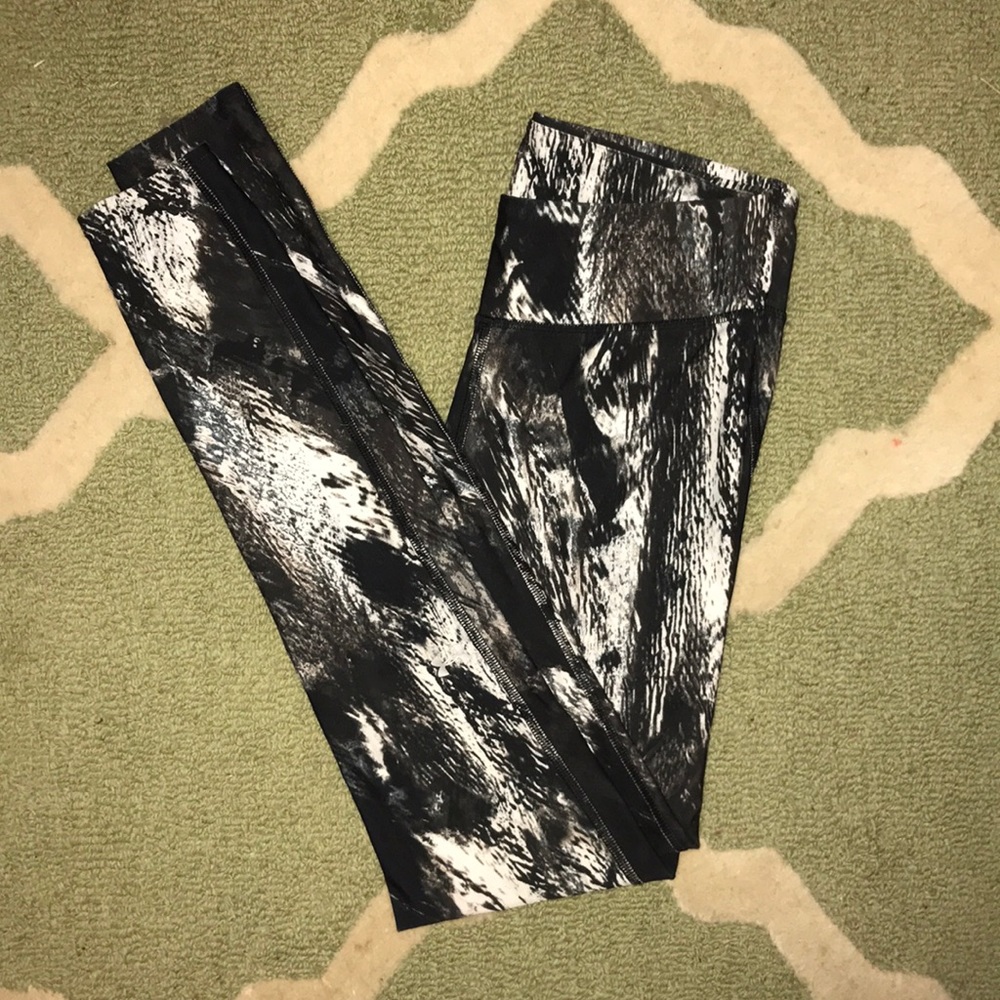 UA Workout Compression Leggings